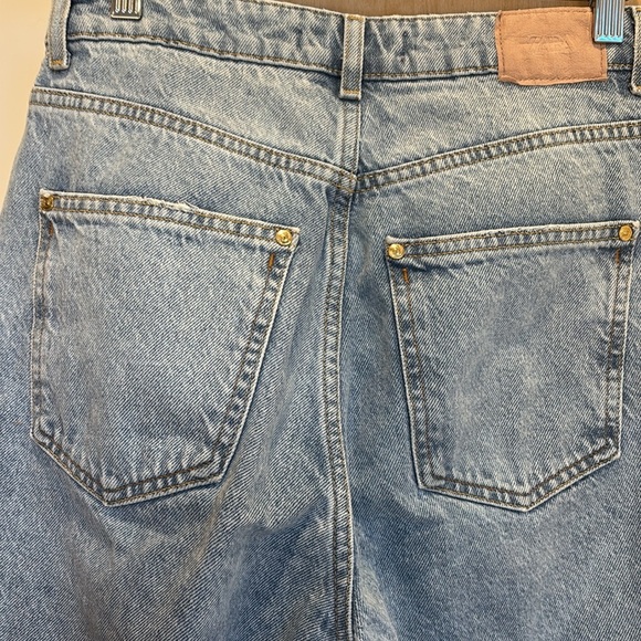 Zara Jeans Straight Leg Ripped Light Wash High Rise Size 4 - Picture 5 of 7